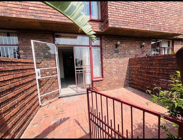 2 BEDROOM TOWNHOUSE FOR SALE IN THE HILL